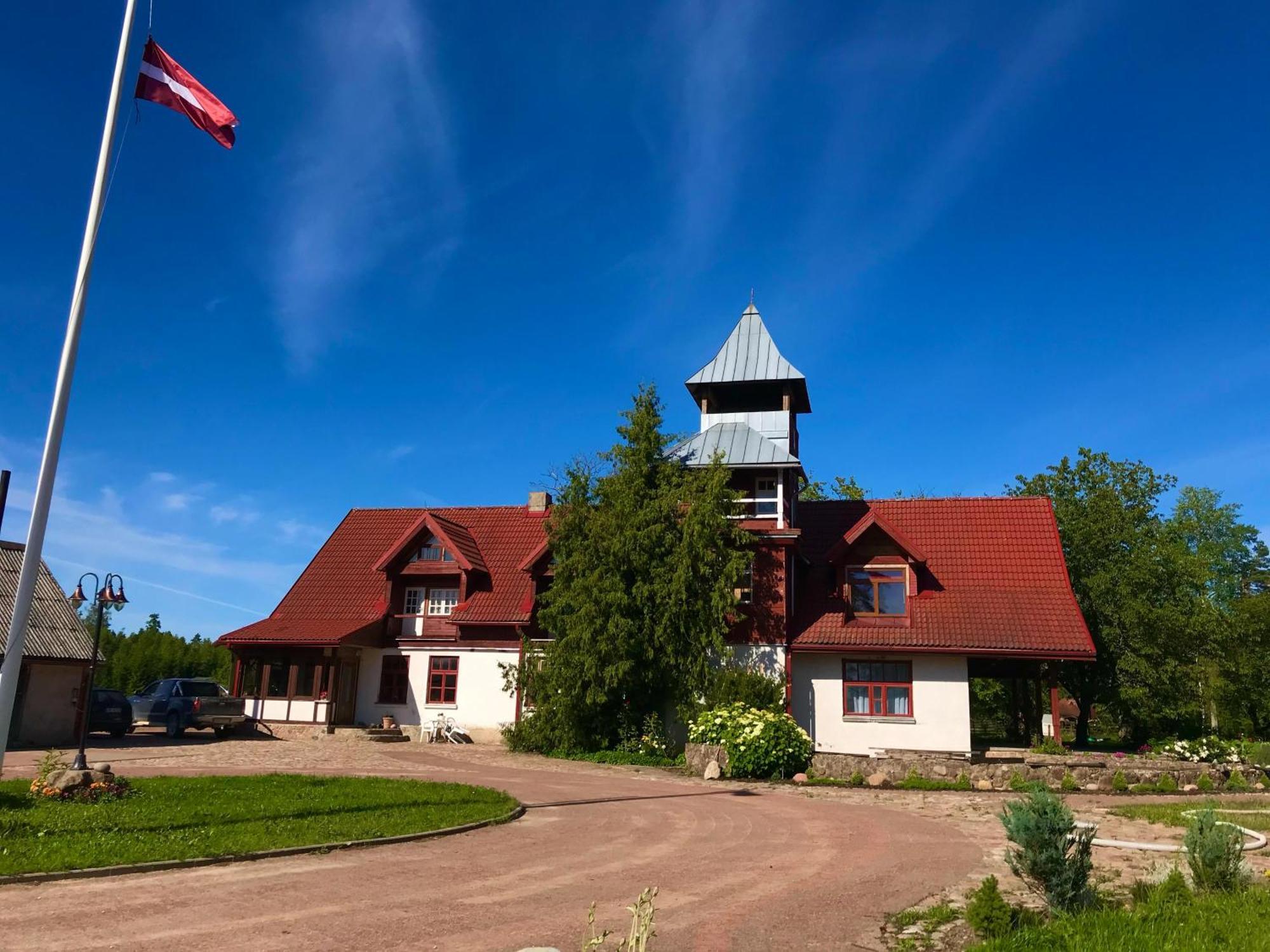 Pilskalni Hotel Ivande Buitenkant foto