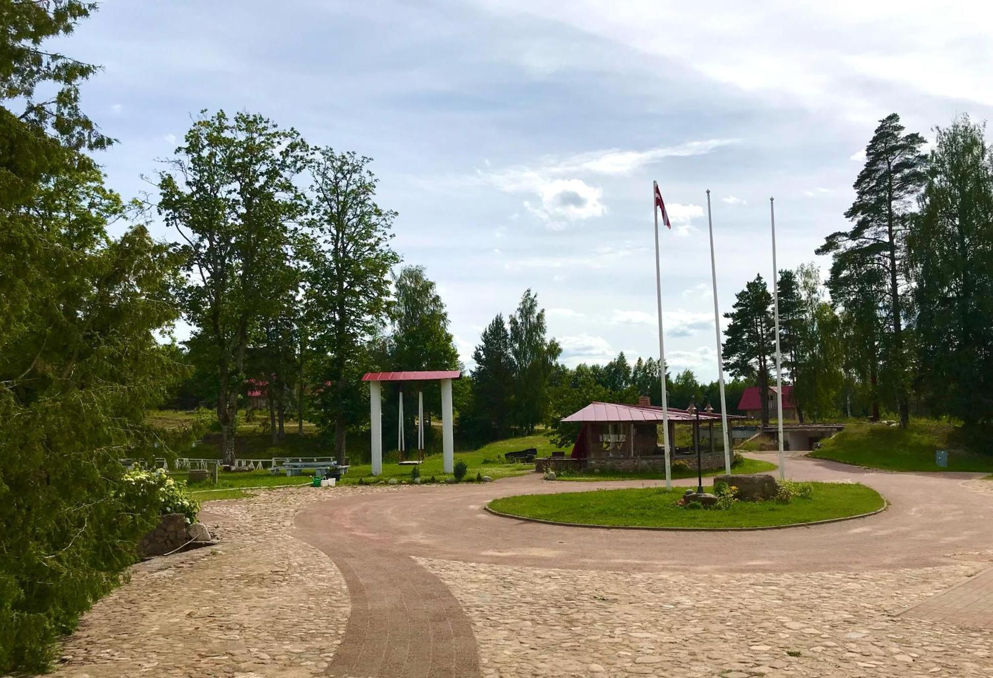 Pilskalni Hotel Ivande Buitenkant foto